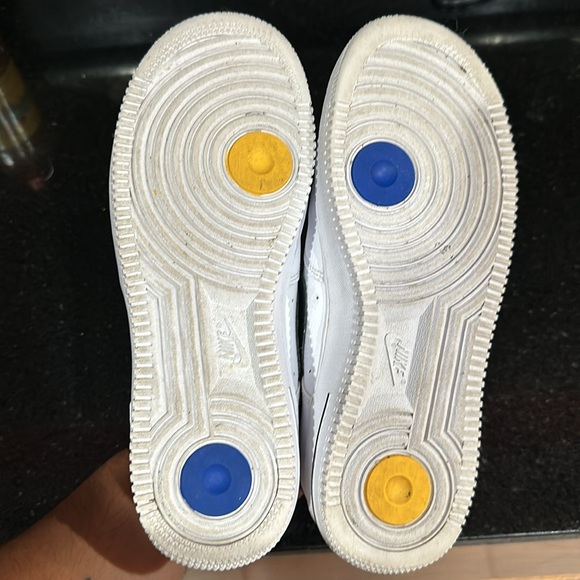 Gently used Ken Griffey Air Force ones.  All reasonable offers entertained - Picture 5 of 5